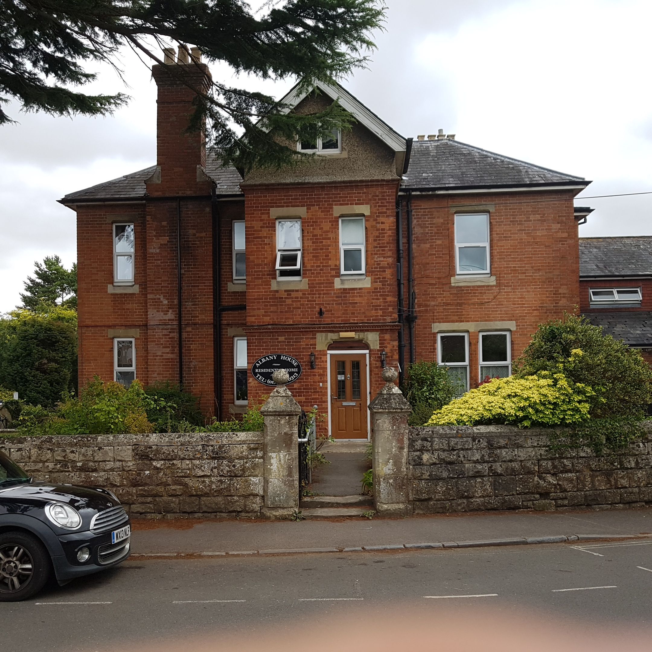 The Benefits of Choosing a Small Care Home in Wiltshire vs. Large Facilities